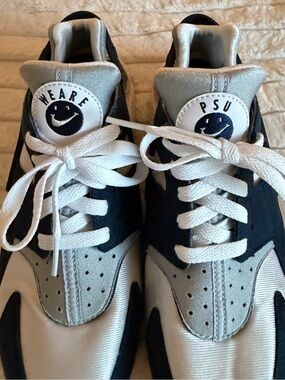 NIKE PennState Huarache Navy / White / Silver Athletic Sneakers